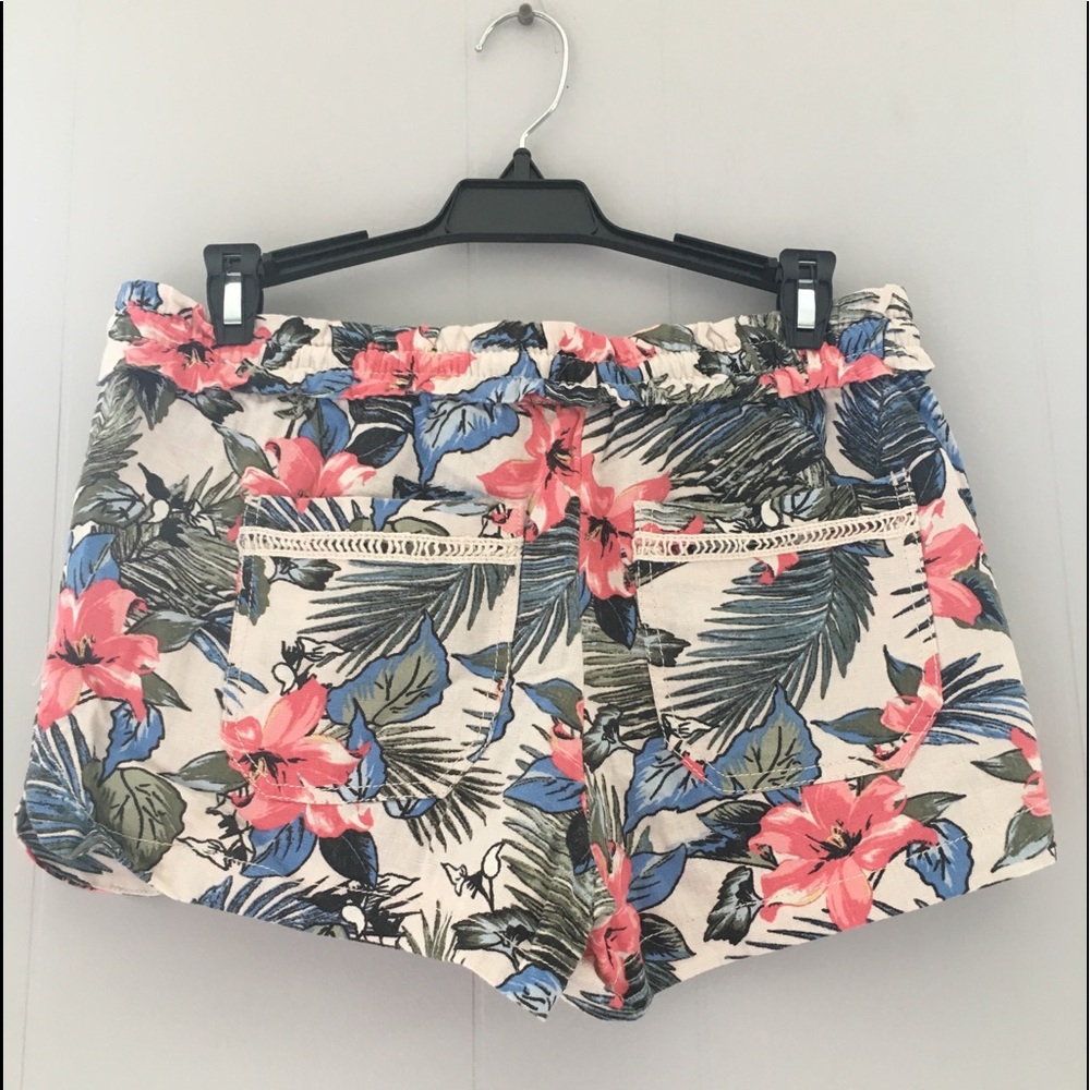 Patterned Shorts - Picture 2 of 3